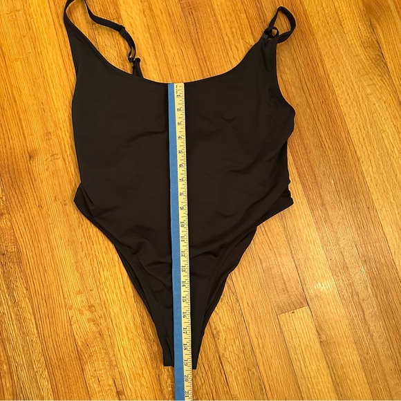 SKIMS Onyx Scoop Neck One Piece Swimsuit Size 2X(n) - Picture 7 of 11